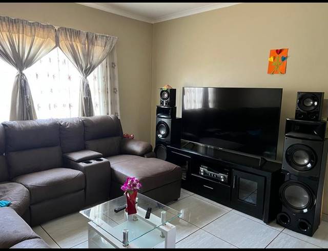 2 BEDROOM HOUSE FOR SALE IN SALFIN